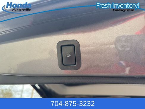 Used 2019 Toyota Highlander Limited image 12