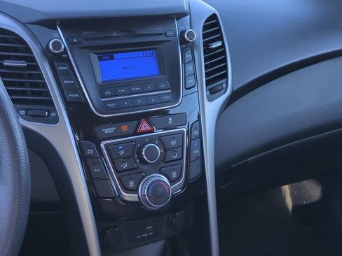 Used 2017 Hyundai Elantra GT image 25