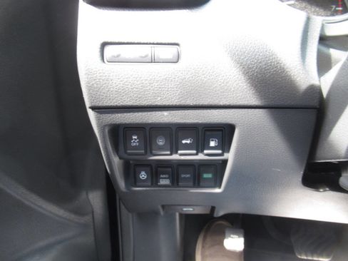 Used 2018 Nissan Rogue AWD image 23