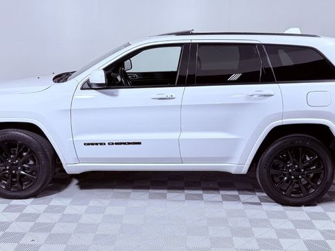 Used 2019 Jeep Grand Cherokee Altitude AWD/4WD image 6