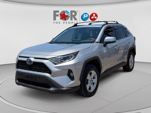 Used 2019 Toyota RAV4 XLE w/ Convenience Package AWD/4WD image 1