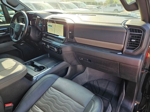 Used 2024 Chevrolet Silverado 2500 ZR2 w/ Technology Package AWD/4WD image 33