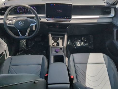 Certified 2025 Volkswagen Tiguan SE AWD/4WD image 13