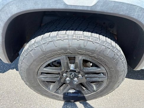 Used 2024 Chevrolet Colorado Trail Boss w/ Advanced Trailering Package AWD/4WD image 4
