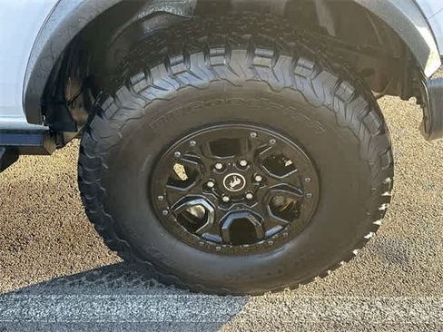 Used 2023 Ford Bronco Wildtrak image 5