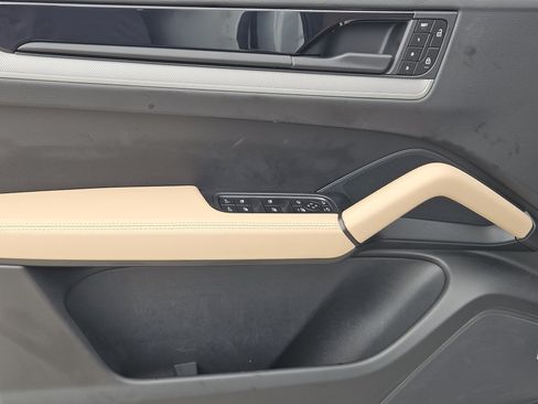 Certified 2026 Porsche Cayenne AWD/4WD image 22