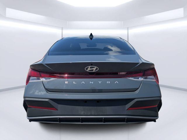 Used 2024 Hyundai Elantra SEL FWD image 4