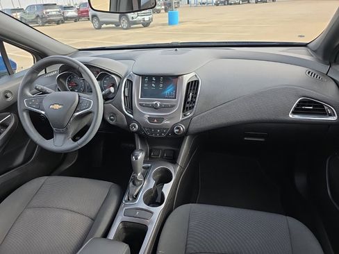 Used 2017 Chevrolet Cruze LT w/ Convenience Package image 10