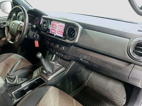 Used 2020 Toyota Tacoma 4x4 Double Cab image 26