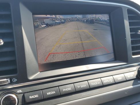 Used 2017 Hyundai Elantra SE image 25