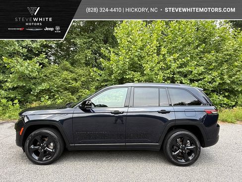 Used 2024 Jeep Grand Cherokee Limited w/ Black Appearance Package AWD/4WD image 1