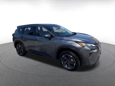 Used 2025 Nissan Rogue SV FWD image 2