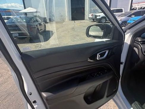 Used 2023 Jeep Compass High Altitude AWD/4WD image 10