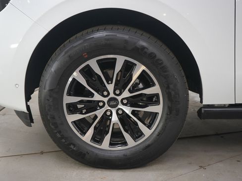 Used 2025 Ford Expedition Max Platinum image 23