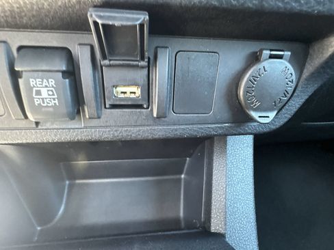 Used 2023 Toyota Tacoma SR5 w/ Technology Package AWD/4WD image 21