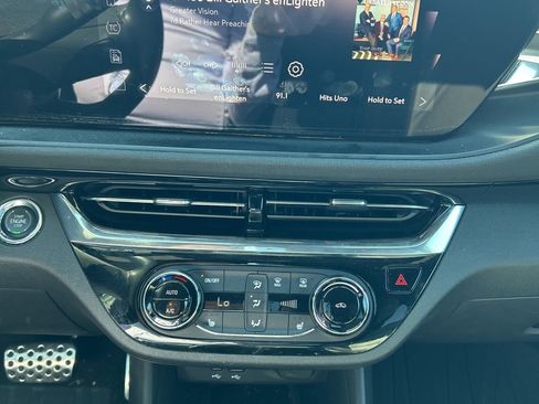 Used 2024 Buick Envista Sport Touring w/ Convenience I Package FWD image 7