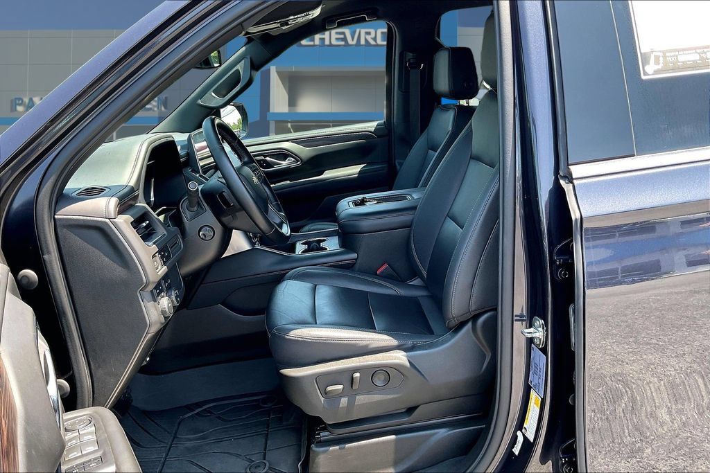 Used 2023 Chevrolet Tahoe LT w/ Luxury Package AWD/4WD image 21