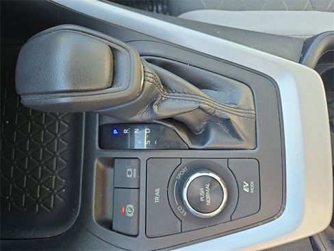 Used 2021 Toyota RAV4 XLE image 23