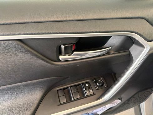 Used 2021 Toyota RAV4 XLE FWD image 8