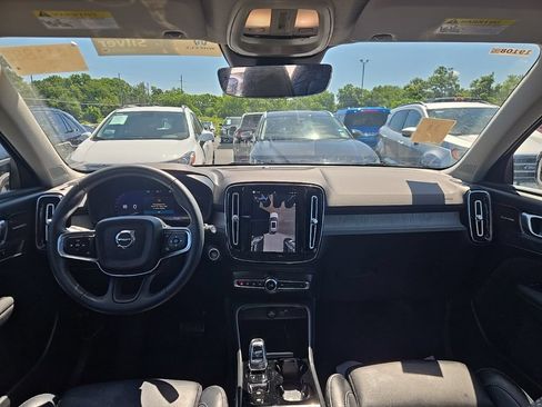 Used 2023 Volvo XC40 B4 Ultimate FWD image 5