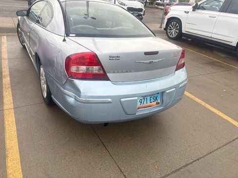 Used 2004 Chrysler Sebring Coupe FWD image 8