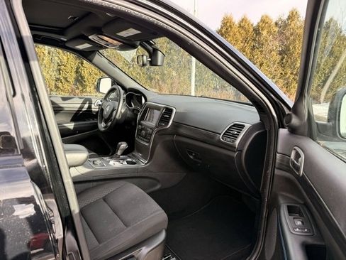 Used 2020 Jeep Grand Cherokee Laredo image 15