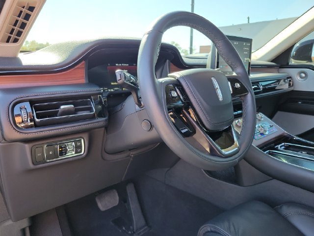 Used 2023 Lincoln Aviator Reserve w/ Equipment Group 201A AWD/4WD image 6