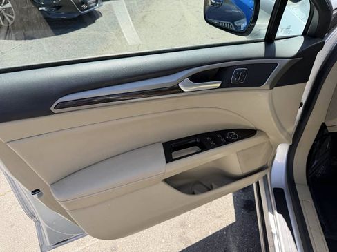 Used 2014 Ford Fusion SE w/ Equipment Group 202A FWD image 9