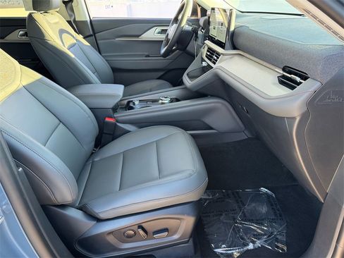 New 2026 Ford Explorer Active w/ Active Comfort Package image 15