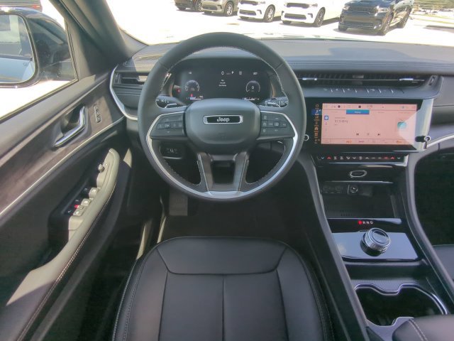 New 2027 Jeep Grand Cherokee Limited RWD image 19