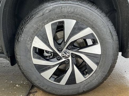 New 2026 Volkswagen Tiguan S image 10