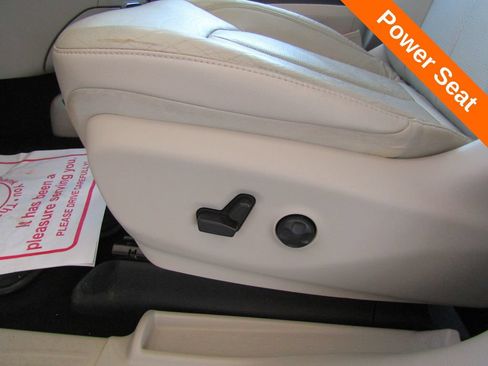 Used 2021 Chrysler Pacifica Touring-L FWD image 7