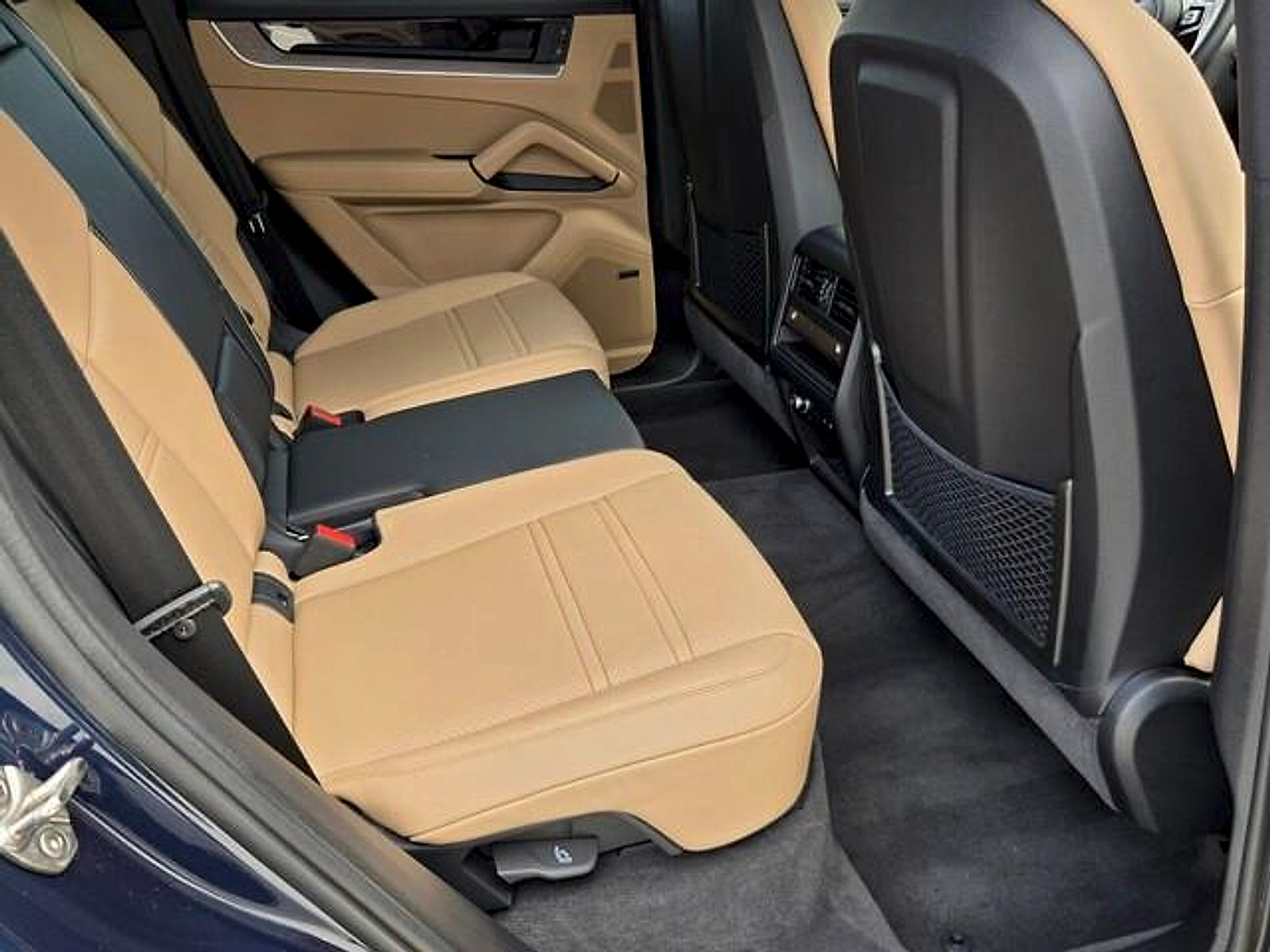 Used 2025 Porsche Cayenne AWD/4WD image 15