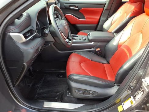 Certified 2023 Toyota Highlander XSE image 10