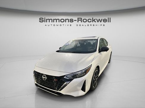 Used 2025 Nissan Sentra SR w/ SR Premium Package image 5