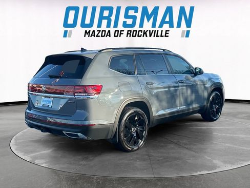 Used 2025 Volkswagen Atlas SE w/ Black Wheel Package image 6
