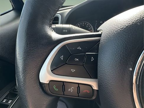 Used 2020 Jeep Renegade Latitude w/ Cold Weather Group image 22