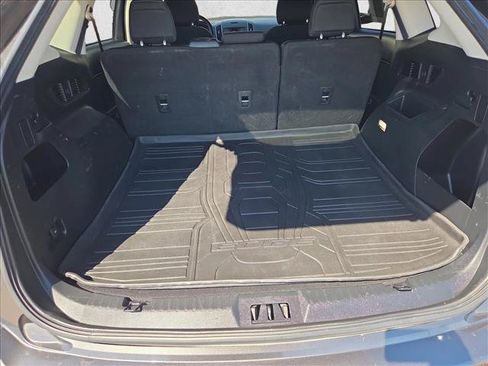 Used 2018 Ford Edge SE FWD image 6