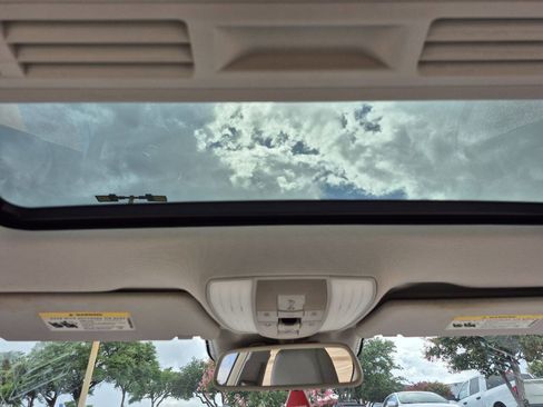 Used 2014 Mercedes-Benz E 350 Sedan image 25