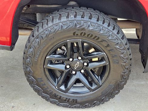 Used 2019 Chevrolet Silverado 1500 LT Trail Boss w/ Convenience Package AWD/4WD image 5