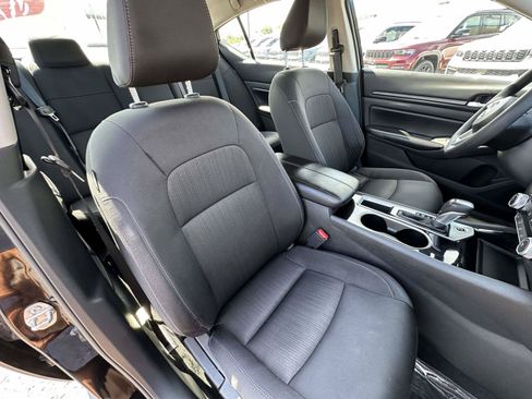 Used 2024 Nissan Altima 2.5 SV FWD image 22
