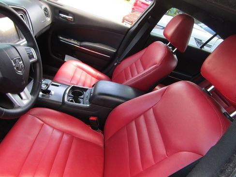 Used 2014 Dodge Charger SXT RWD image 9