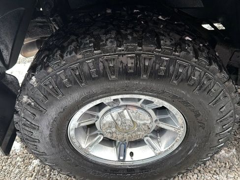 Used 2003 HUMMER H2 w/ Preferred Equipment Group image 6