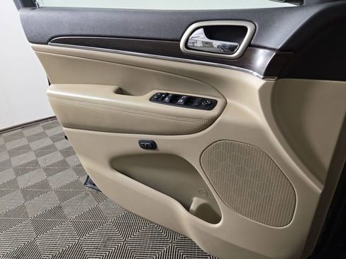 Used 2014 Jeep Grand Cherokee Limited w/ Luxury Group II image 27