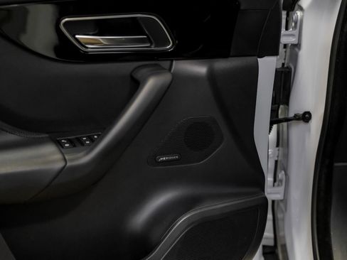 Used 2019 Jaguar F-PACE Premium image 38