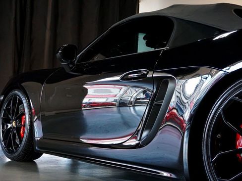 Used 2022 Porsche 718 Boxster Spyder RWD image 45