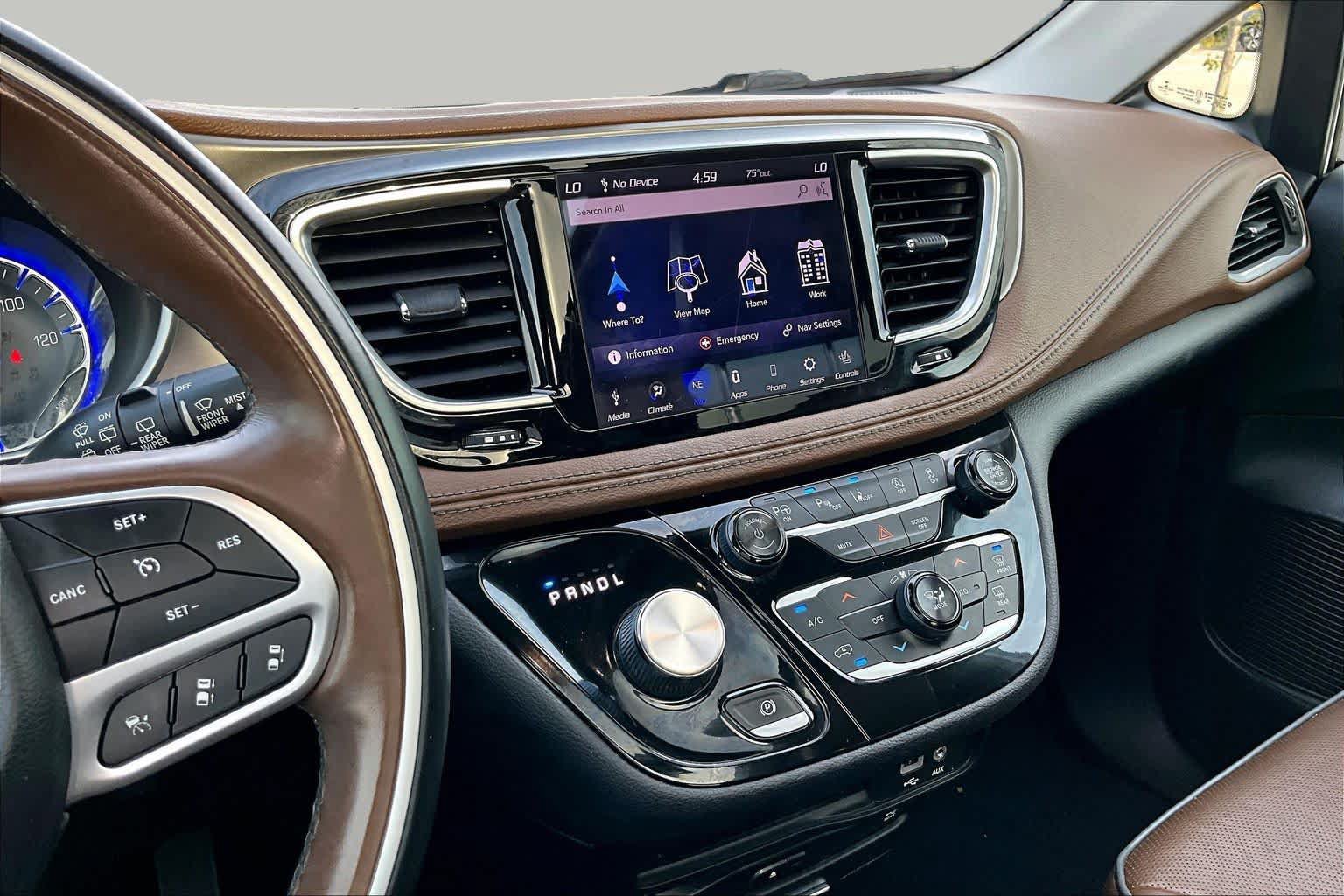 Used 2018 Chrysler Pacifica Limited w/ Advanced Safetytec Group FWD image 6