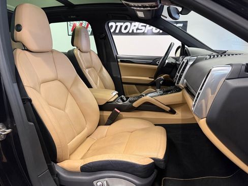 Used 2014 Porsche Cayenne Diesel Platinum Edition image 36