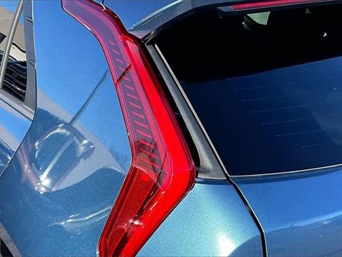 Certified 2024 Kia Niro Wind image 29