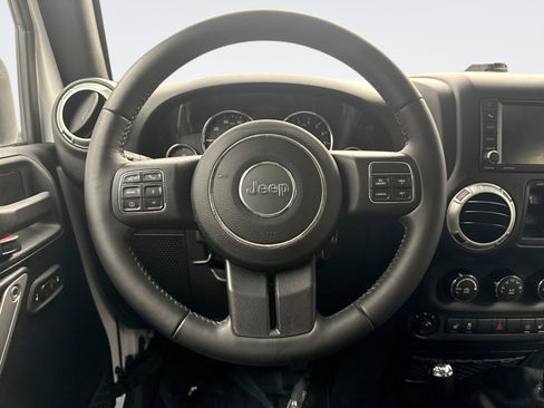 Used 2017 Jeep Wrangler Unlimited Rubicon w/ Dual Top Group AWD/4WD image 12